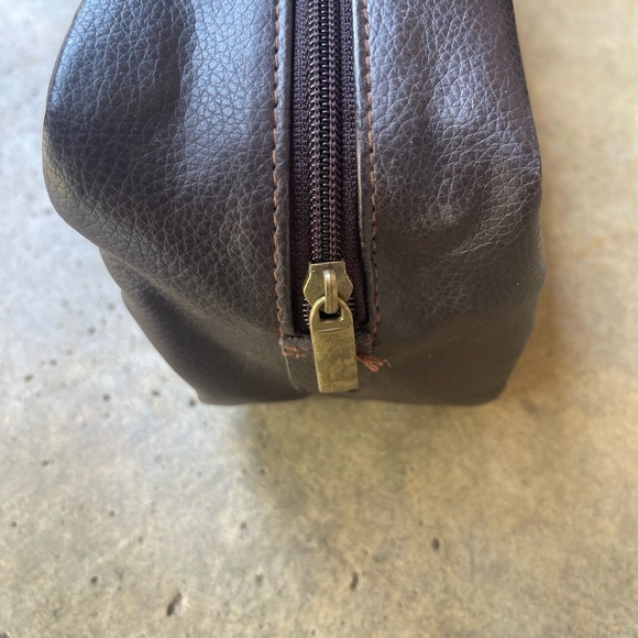 Calvin Klein leather travel cosmetic case - Picture 3 of 3